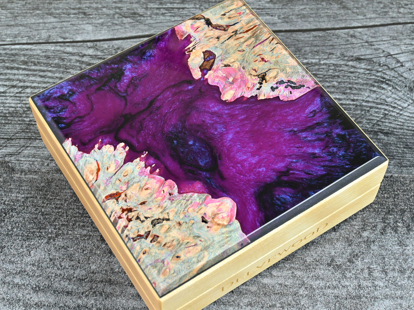 This Little Delver Dice Box features a birch wood core and a maple burl top veneer with black and fuchsia resin. D&D ttrpg.