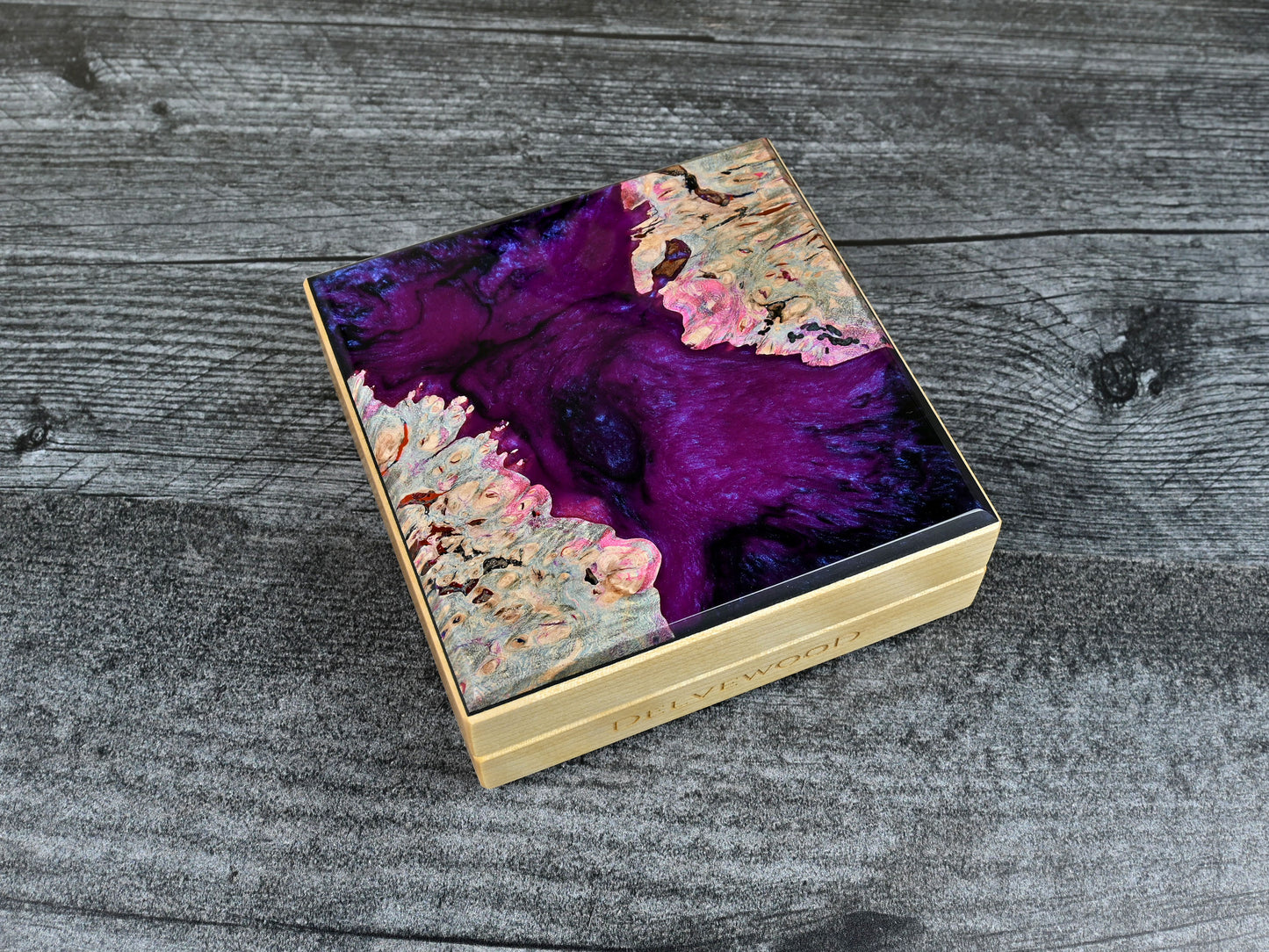 This Little Delver Dice Box features a birch wood core and a maple burl top veneer with black and fuchsia resin. D&D ttrpg.