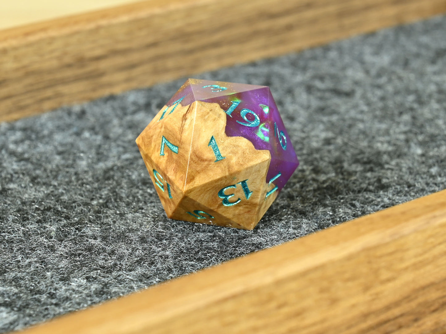 Glorious Brown mallee burl d20 dice for dnd ttrpg