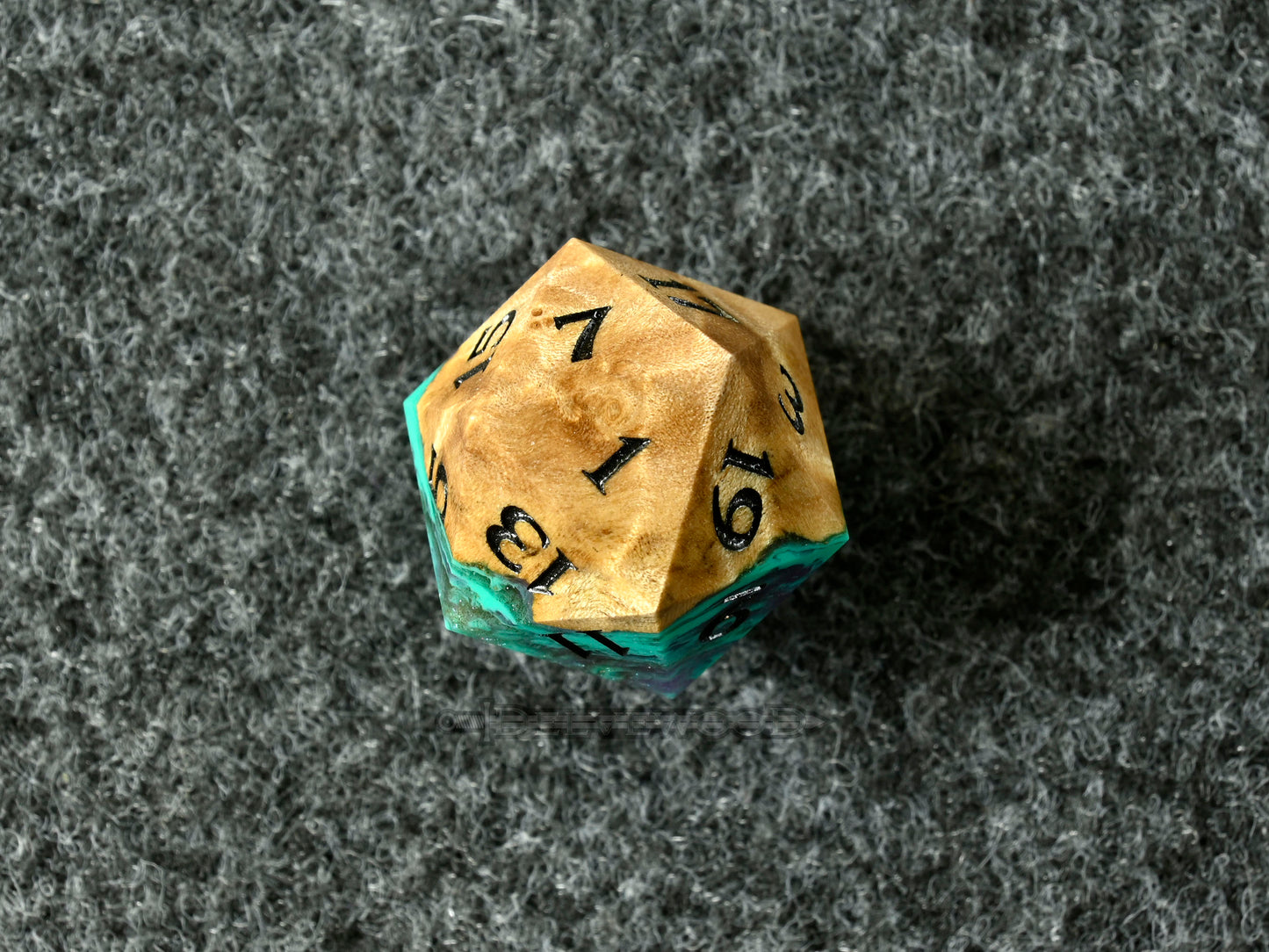 Hyperphase - Maple Burl D20 for dnd ttrpg