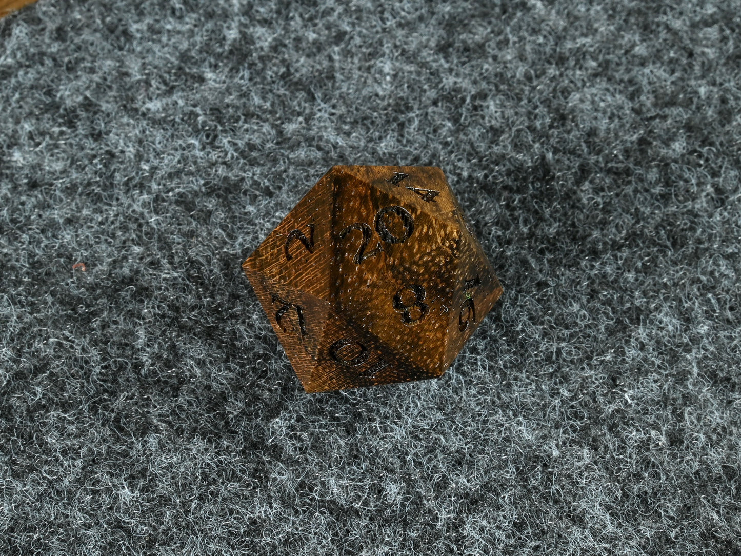 Shedua wood d20 for dnd rpg
