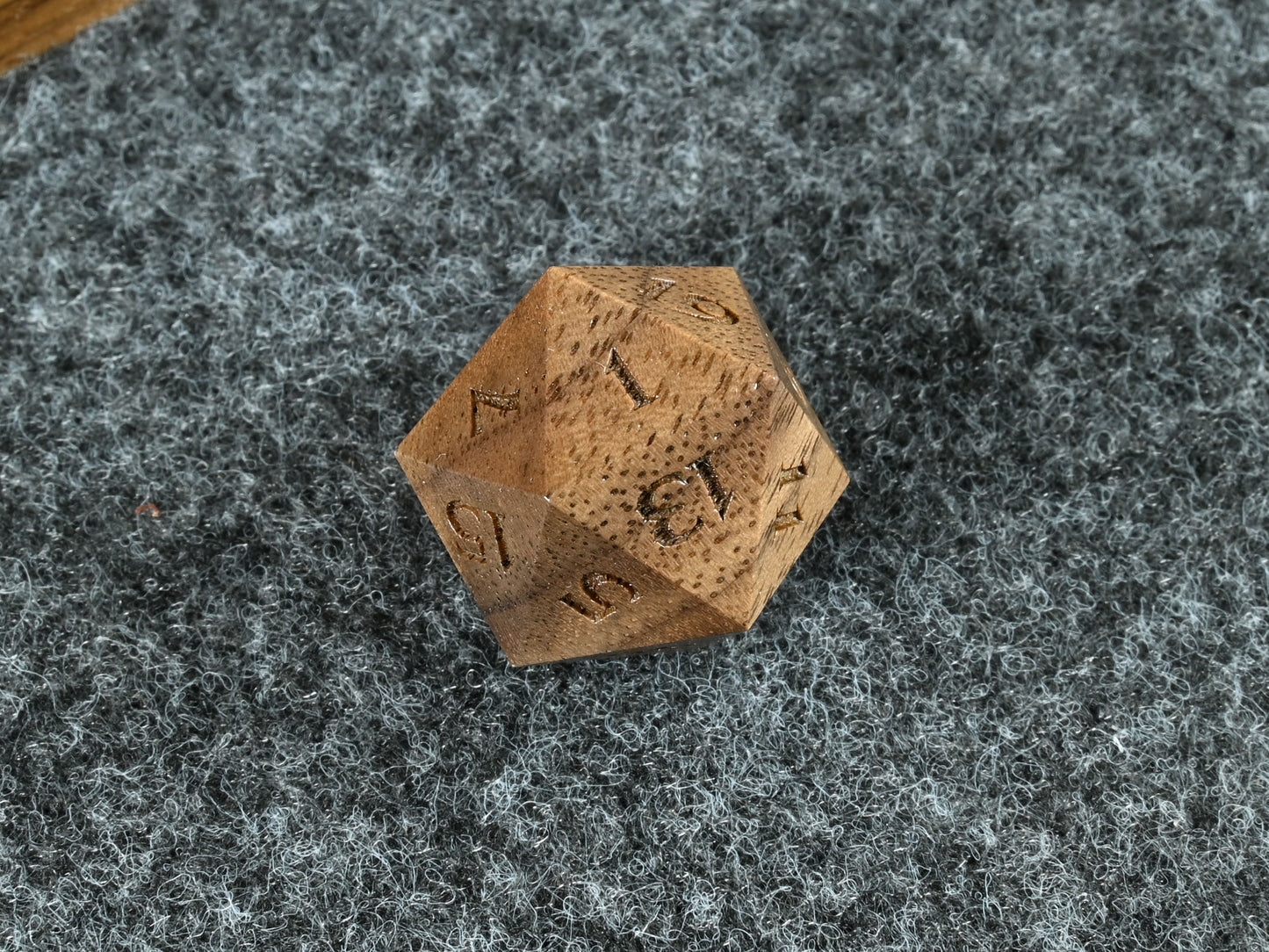 Walnut wood D20 for dnd rpg