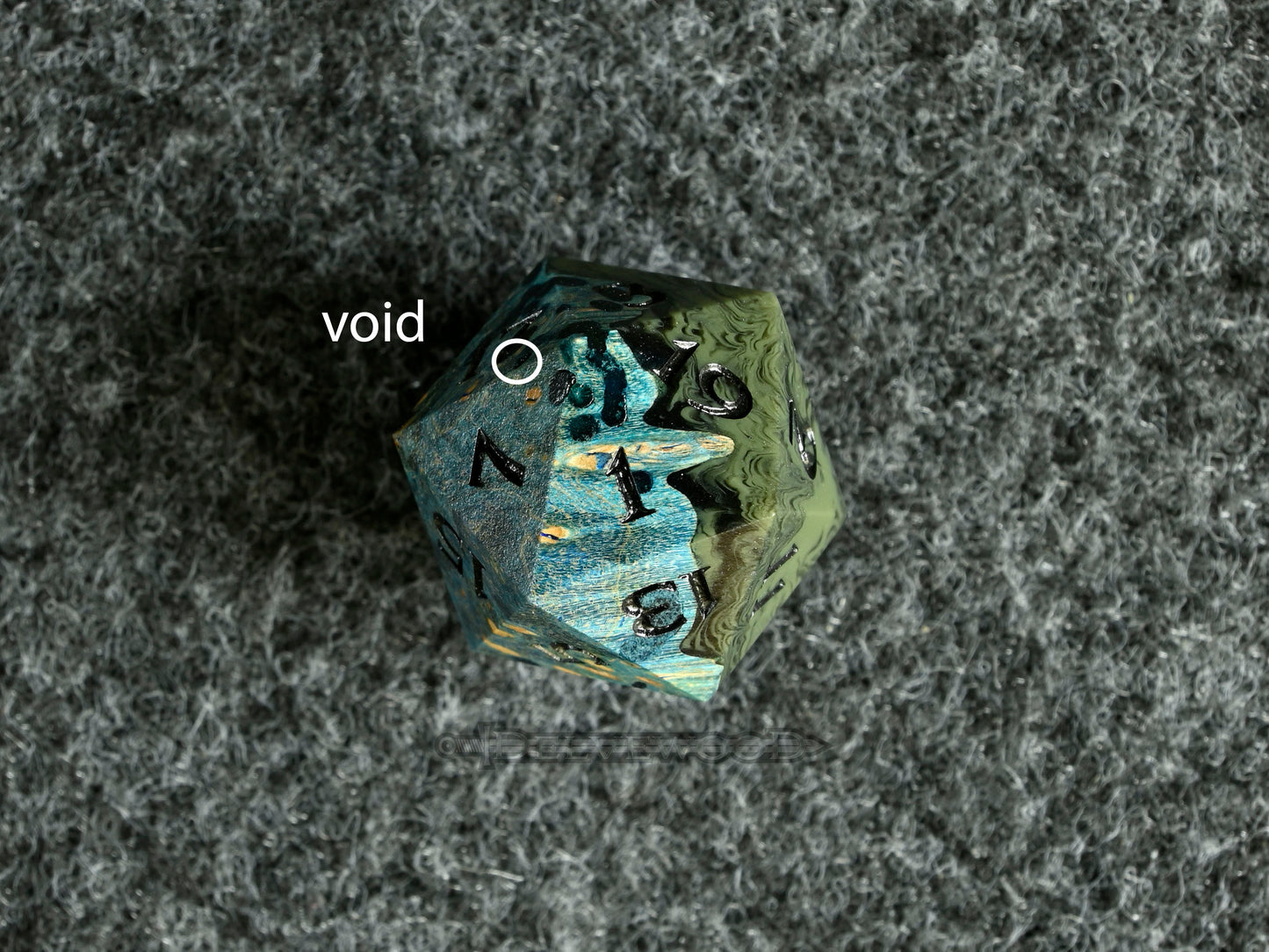 Camouflage - Blue Maple Burl hybrid D20 for dnd ttrpg