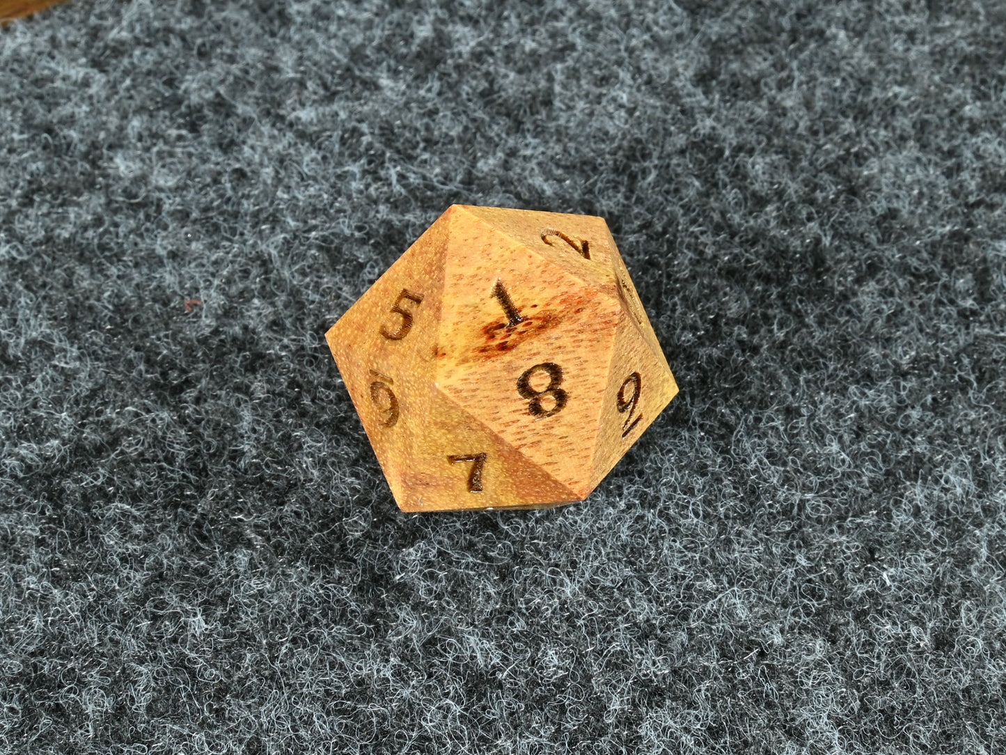 Canarywood spindown d20