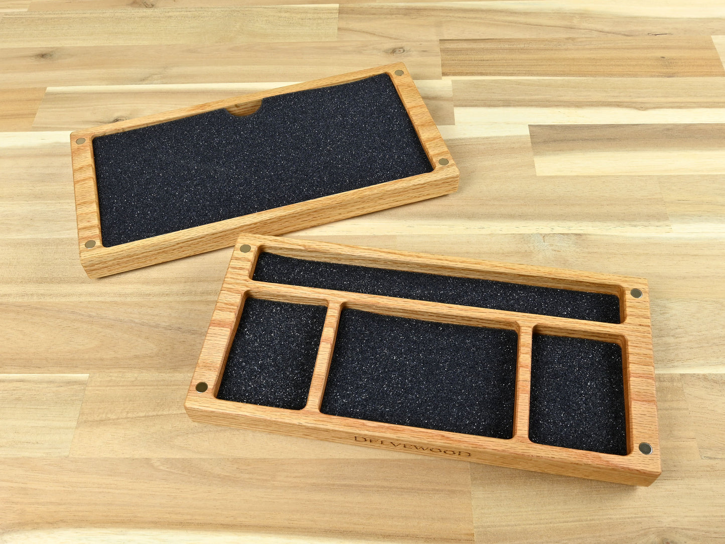 Red oak Delver's kit dice box and ray with cthulhu engraving for dnd rpg