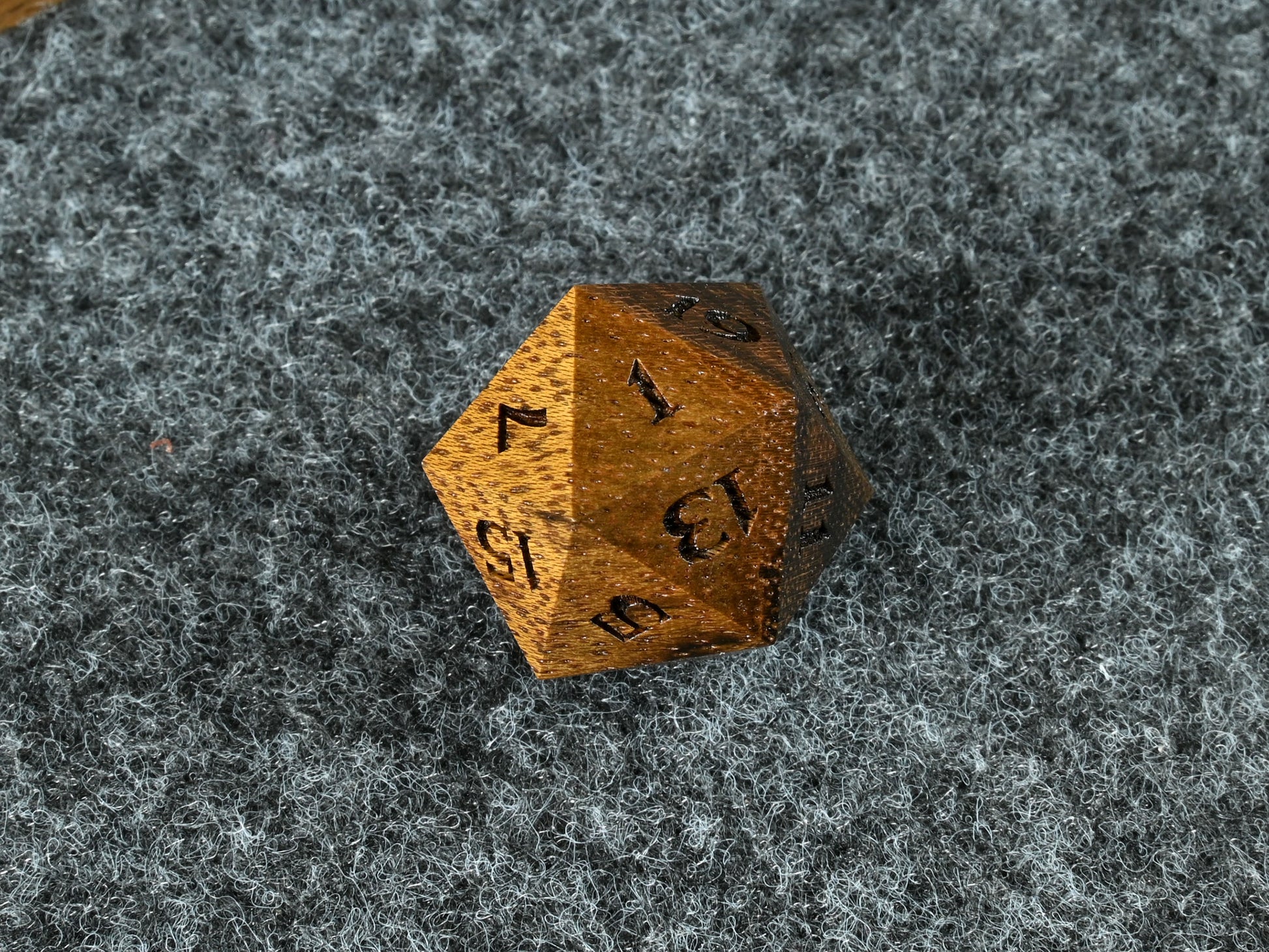 Shedua wood d20 for dnd rpg