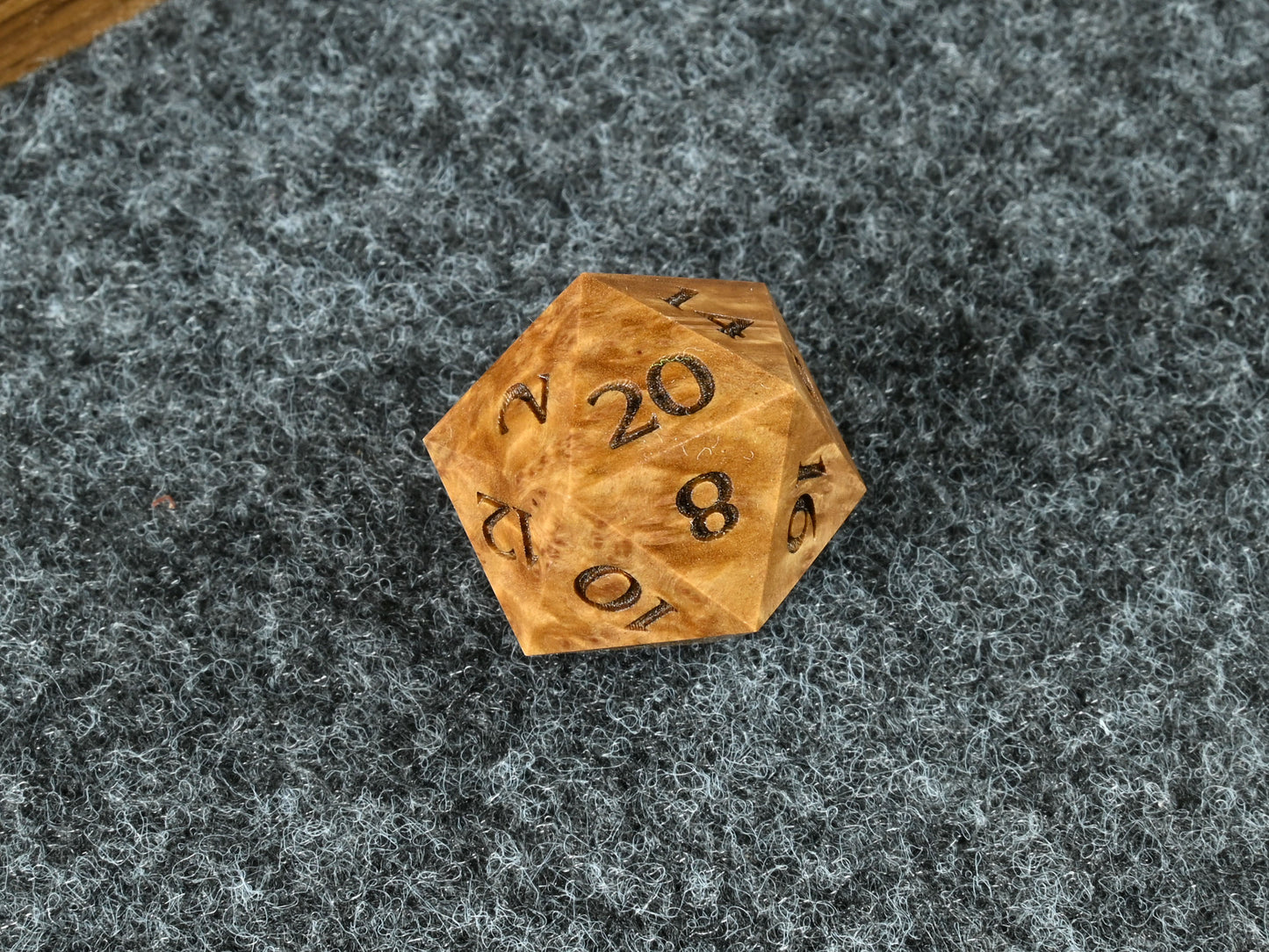 Brown Mallee Burl wood d20 for dnd rpg