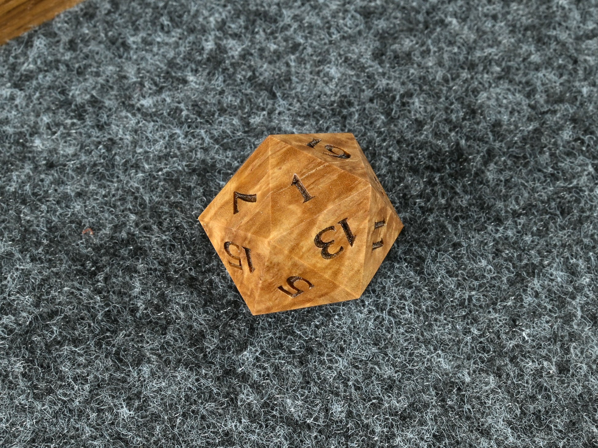 Brown Mallee burl wood d20 for dnd rpg