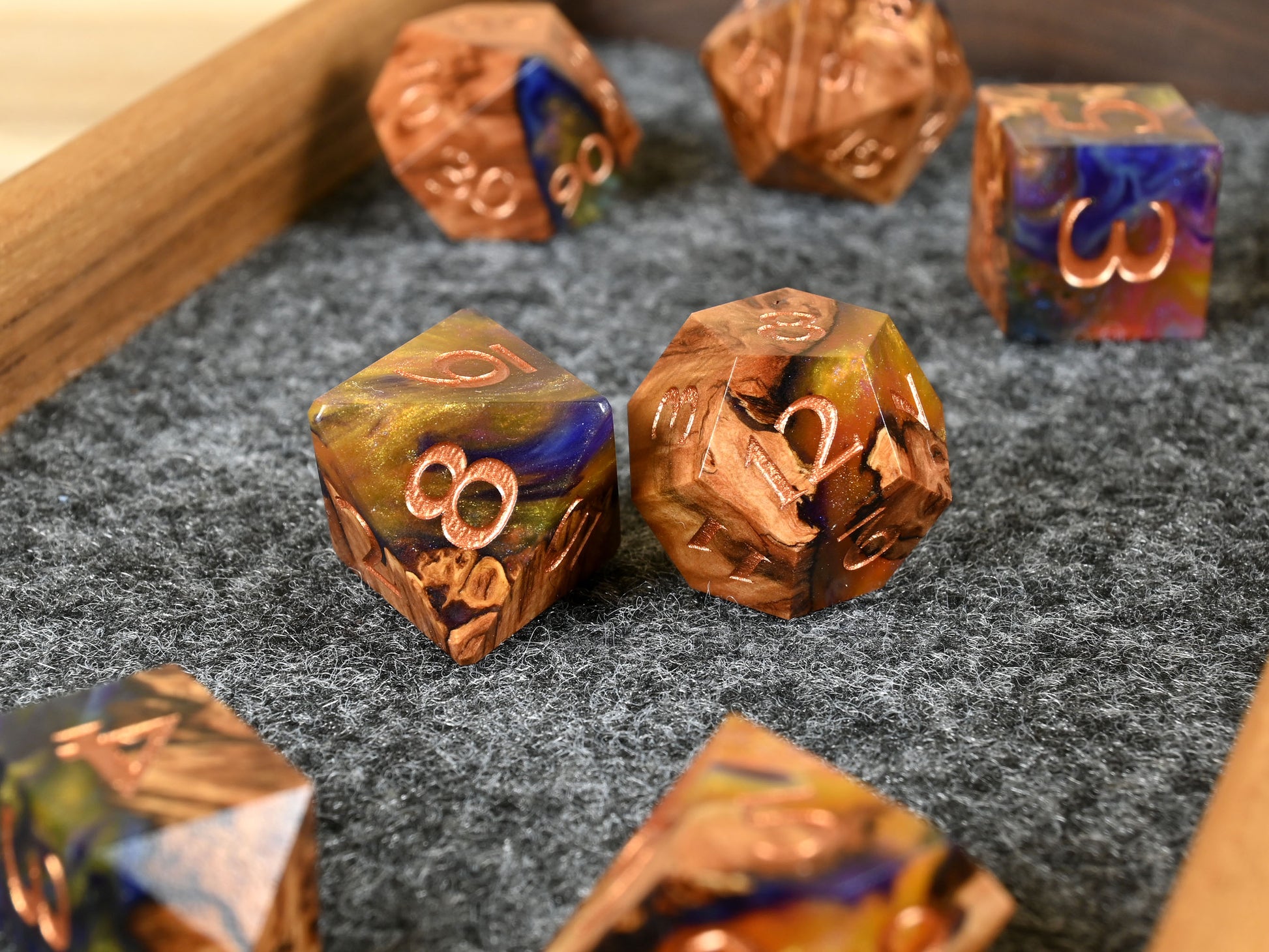 Dying Star Vasticola Burl wood and resin dice set for ttrpg dnd