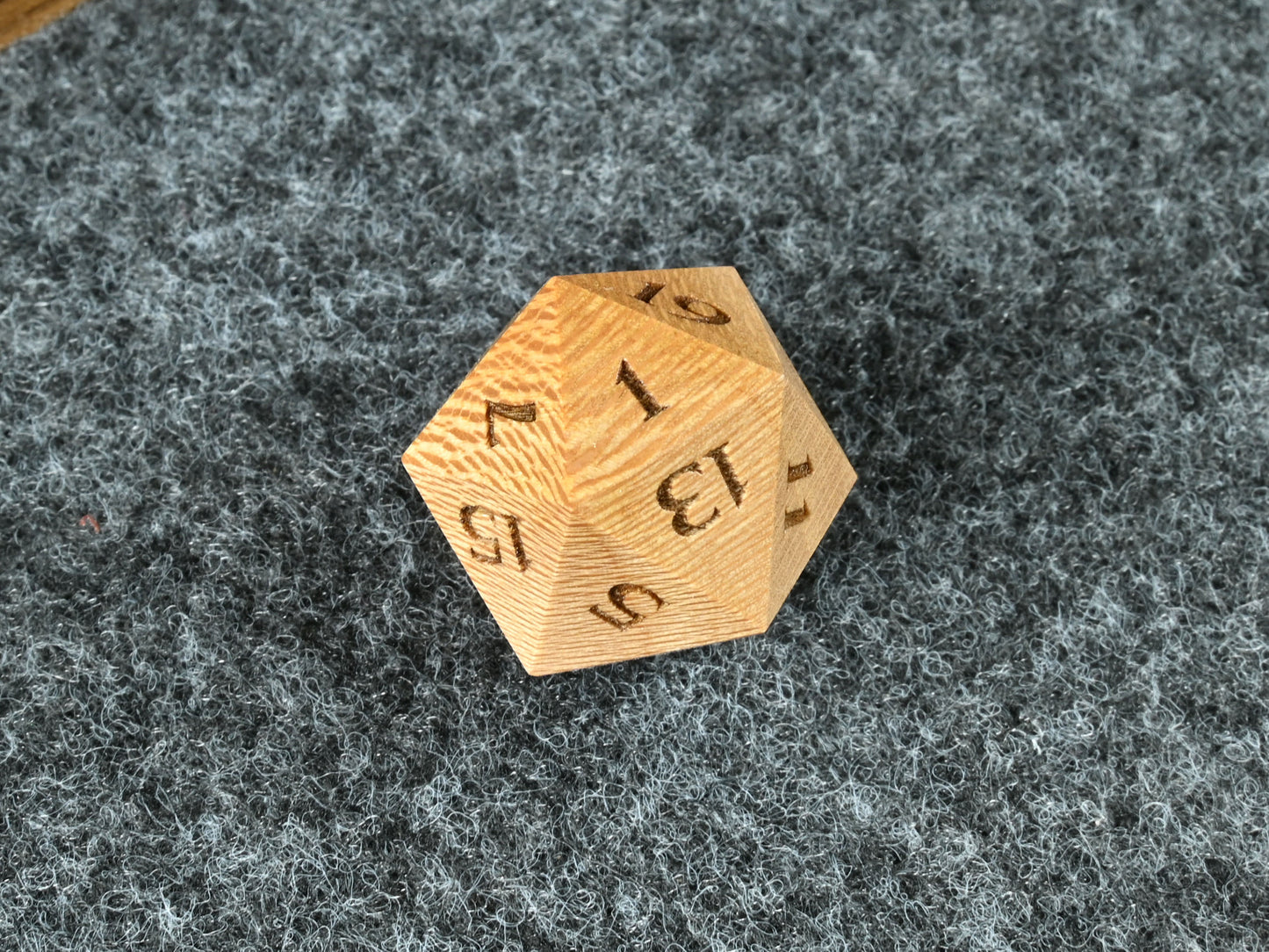 Sycamore wood D20 for dnd rpg