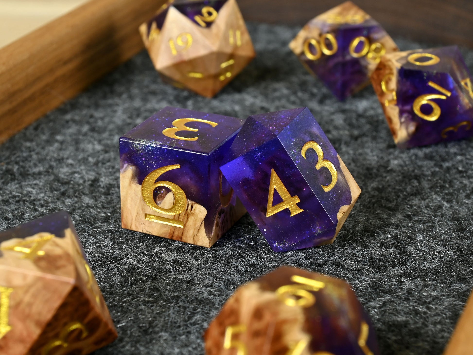 Majesty vasticola burl wood and resin dice set dnd tabletop rpg