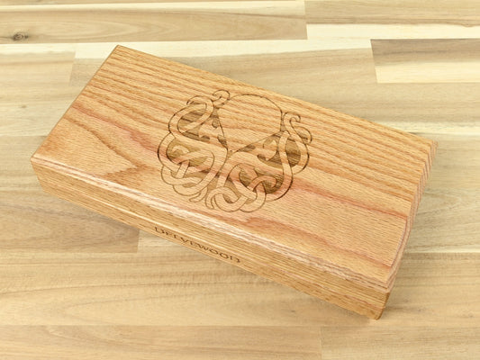 Red oak Delver's kit dice box and ray with cthulhu engraving for dnd rpg