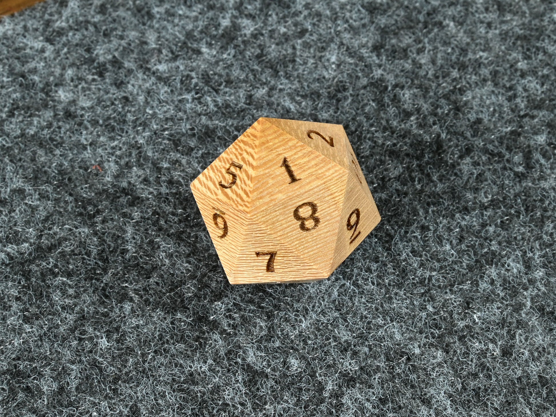 Sycamore wood spindown d20